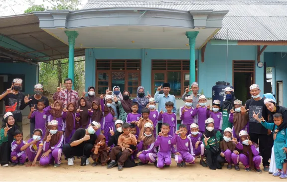 Dokumentasi Compok Literasi pada kegiatan Sambang Sekolah 2 bersama siswa MI Nurul Faizin
